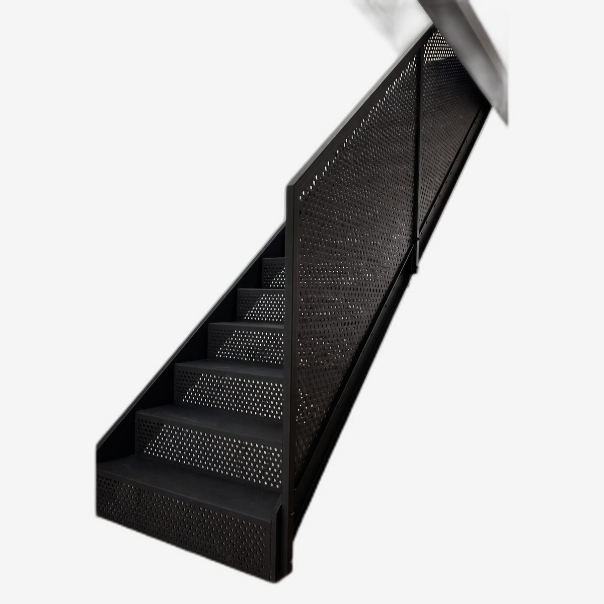 scari interioare cu trepte metal pe structura metalica matrix