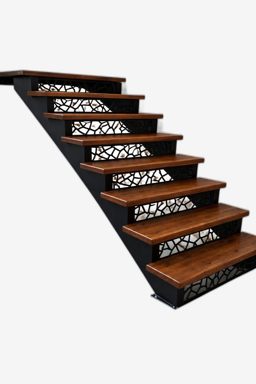 scari interioare cu trepte metal pe structura metalica abstract